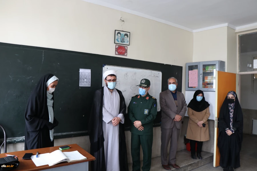 
بازدید مدیریت امور پردیس های استان و جانشین سپاه عاشورا از طرح معلم یار بسیج دانشجویی دانشگاه فرهنگیان استان
 7