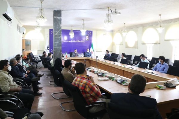 نشست صمیمانه مسئولان دانشگاه با کارکنان
 3