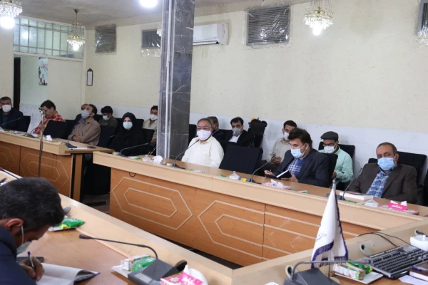 نشست صمیمانه مسئولان دانشگاه با کارکنان
 5