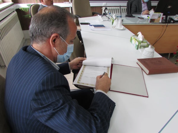 انعقاد تفاهمنامه سه جانبه آموزش و پرورش، دانشگاه فرهنگیان و بسیج دانشجویی استان مرکزی
 3