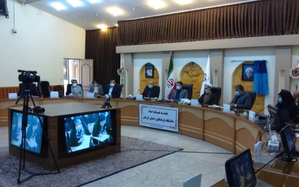 استاندار کرمان،توجه به دانشگاه فرهنگیان رالازم دانست و استفاده از ظرفیت مجمع خیرین درراستای توسعه برنامه های دانشگاه فرهنگیان راموردتاکید قرار داد  7