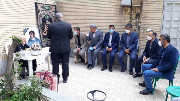 حفظ شان و جایگاه اساتید پیشکسوت و بهره گیری از تجارب آنان، اصل موکد است. 5