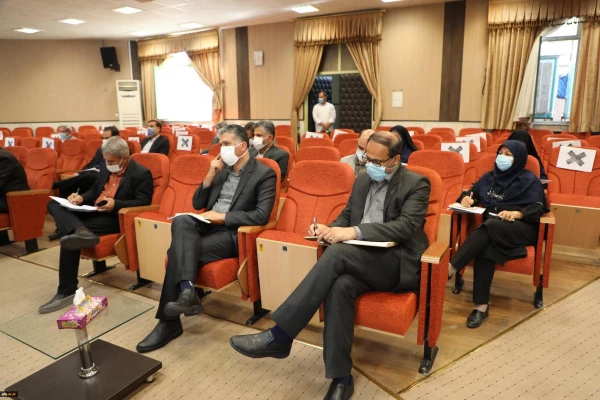 از جمله متغیرهای الگوی کیفیت، نیازها و خواسته های مشروع و قانونی دانشجویان و استادان به عنوان ذینفعان اصلی دانشگاه است 4