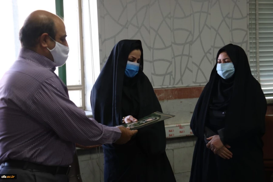 تقدیر از کارکنان حوزه آموزش پردیس های دانشگاه فرهنگیان یزد در دهه سرآمدی آموزش
 3