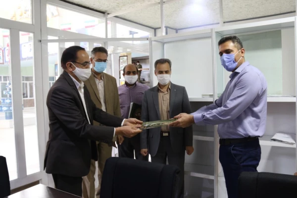 تقدیر از کارکنان حوزه آموزش پردیس های دانشگاه فرهنگیان یزد در دهه سرآمدی آموزش
 4