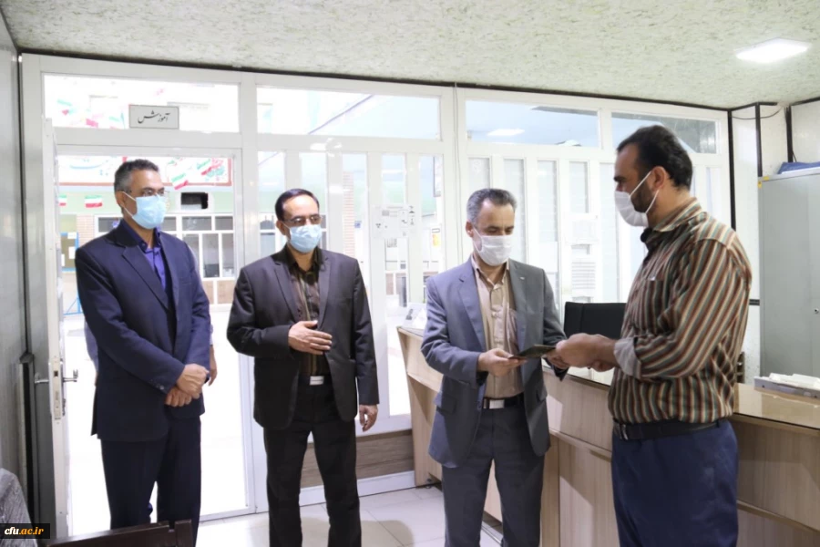 تقدیر از کارکنان حوزه آموزش پردیس های دانشگاه فرهنگیان یزد در دهه سرآمدی آموزش
 7