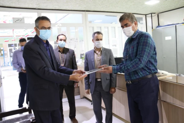 تقدیر از کارکنان حوزه آموزش پردیس های دانشگاه فرهنگیان یزد در دهه سرآمدی آموزش
 8