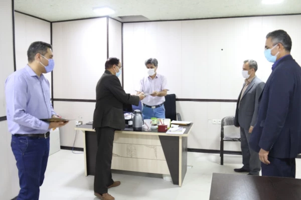 تقدیر از کارکنان حوزه آموزش پردیس های دانشگاه فرهنگیان یزد در دهه سرآمدی آموزش
 9