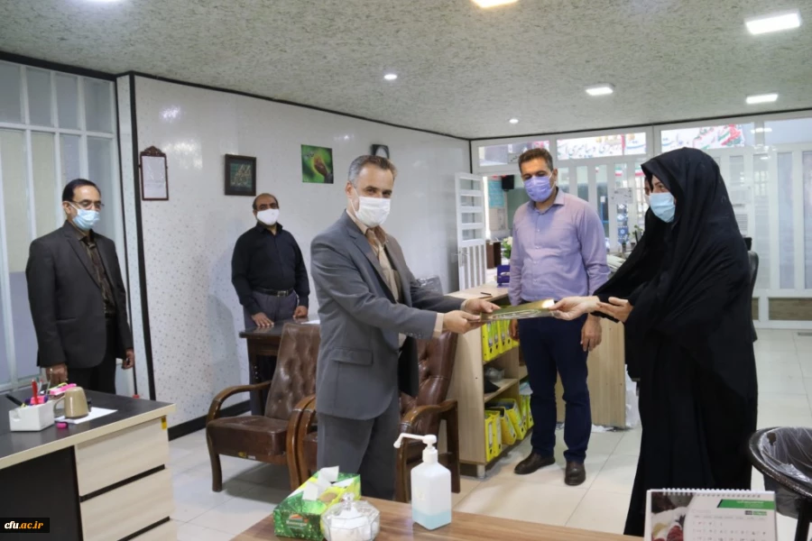 تقدیر از کارکنان حوزه آموزش پردیس های دانشگاه فرهنگیان یزد در دهه سرآمدی آموزش
 10