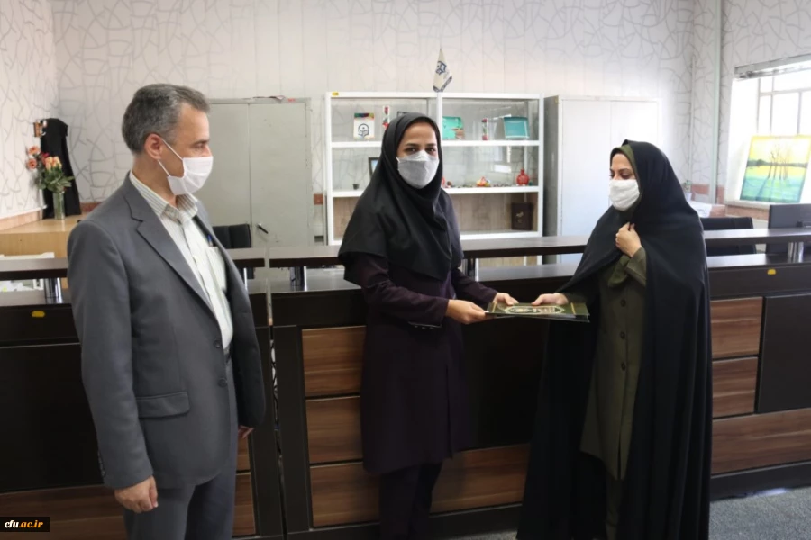 تقدیر از کارکنان حوزه آموزش پردیس های دانشگاه فرهنگیان یزد در دهه سرآمدی آموزش
 12