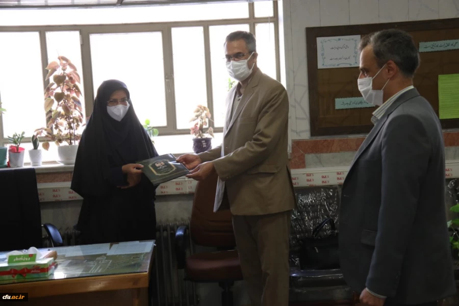 تقدیر از کارکنان حوزه آموزش پردیس های دانشگاه فرهنگیان یزد در دهه سرآمدی آموزش
 13