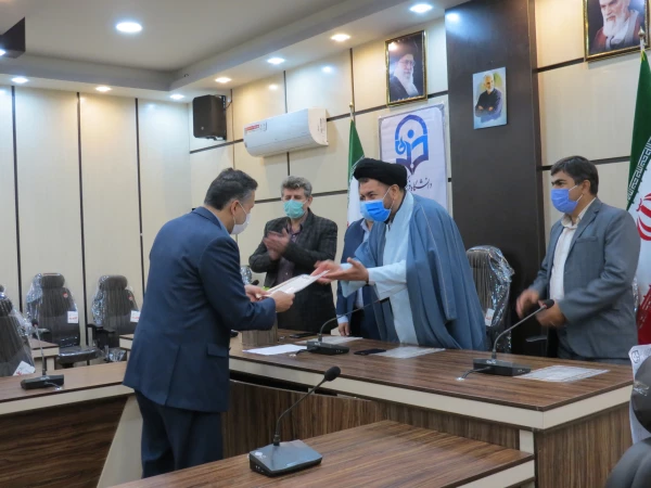 سرلوحه مرام معلمی سرآمدی و تعالی است که ریشه در اخلاق دارد. 3