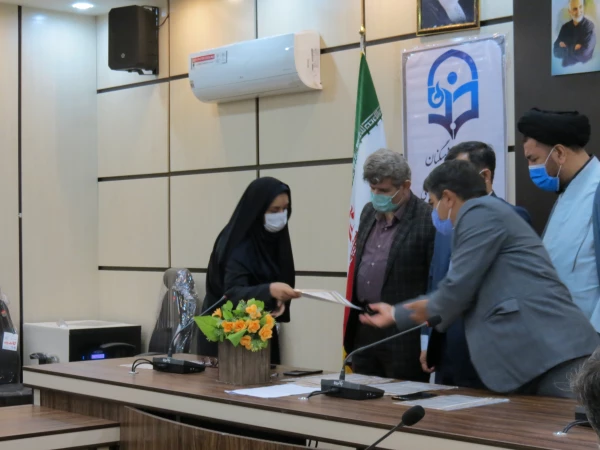 سرلوحه مرام معلمی سرآمدی و تعالی است که ریشه در اخلاق دارد. 4