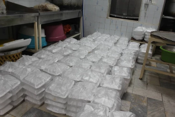 طبخ و توزیع 2000 پرس غذای گرم بین نیازمندان به همت بسیج دانشجویی دانشگاه فرهنگیان استان قزوین 3