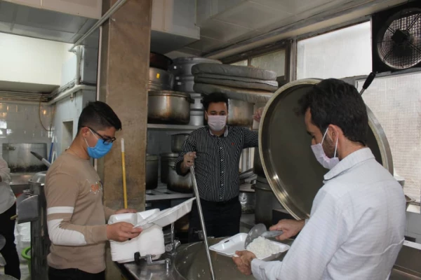 طبخ و توزیع 2000 پرس غذای گرم بین نیازمندان به همت بسیج دانشجویی دانشگاه فرهنگیان استان قزوین 6