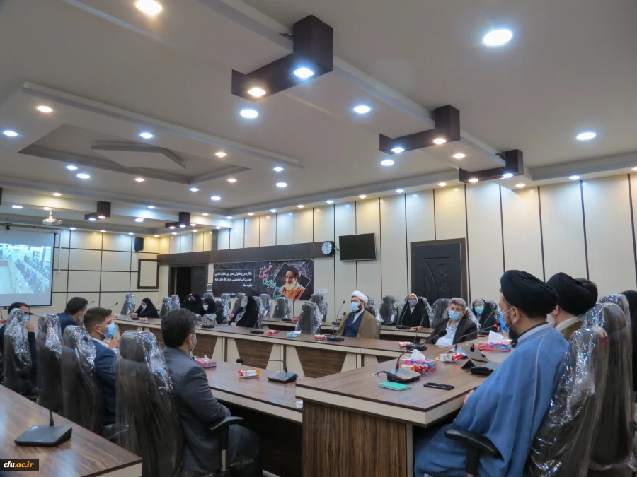 اتفاقی که با رهبری امام (ره) در ایران صورت پذیرفت، از بزرگترین رویدادی است که در قرن بیستم در جهان رخ داده است و این اتفاق نقطه عطفی برای مبارزات ملتهای آزادیخواه می باشد. 2