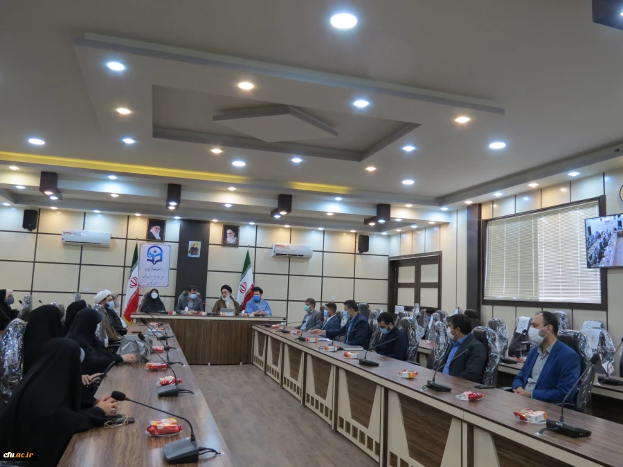 اتفاقی که با رهبری امام (ره) در ایران صورت پذیرفت، از بزرگترین رویدادی است که در قرن بیستم در جهان رخ داده است و این اتفاق نقطه عطفی برای مبارزات ملتهای آزادیخواه می باشد. 2