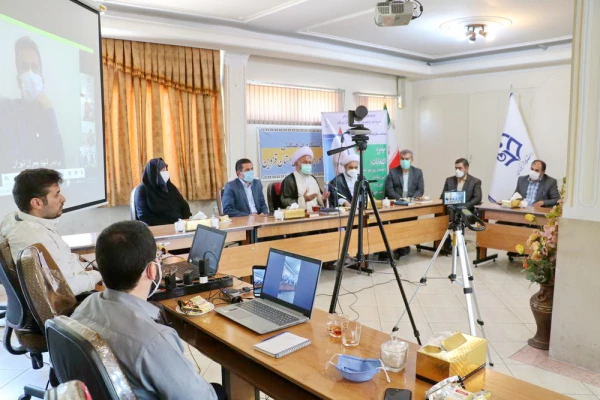 رییس جمهور اصلح از مردم دور نمی شود، با مردم و کنار مردم است. 4