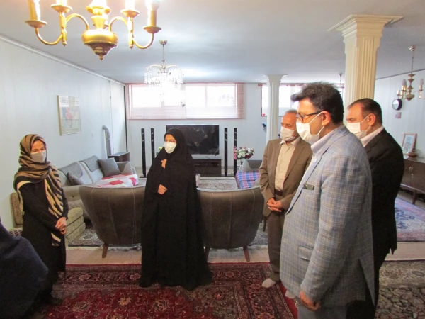 دیدارسرپرست دانشگاه فرهنگیان استان مرکزی با خانواده شهید مدافع سلامت، دکتر غلامحسین نادری
 7