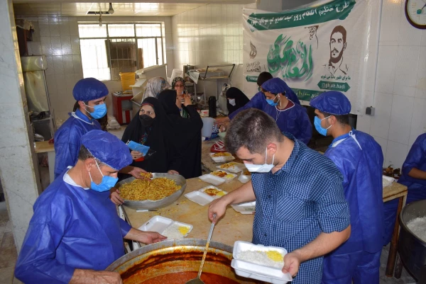 پخت غذای گرم و توزیع 4000 بسته غذایی در بین خانواده های نیازمند توسط قرارگاه شهید ابراهیم هادی وبسیج دانشجویی دانشگاه فرهنگیان استان کرمانشاه  2