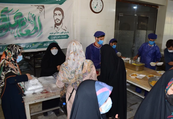 پخت غذای گرم و توزیع 4000 بسته غذایی در بین خانواده های نیازمند توسط قرارگاه شهید ابراهیم هادی وبسیج دانشجویی دانشگاه فرهنگیان استان کرمانشاه  4