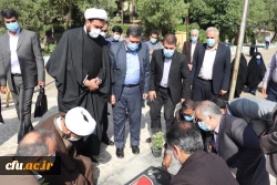 هر کار بزرگ همسایه اراده بزرگ است و پشت سر هر اراده بزرگی دست خداوند مشهود است

 6