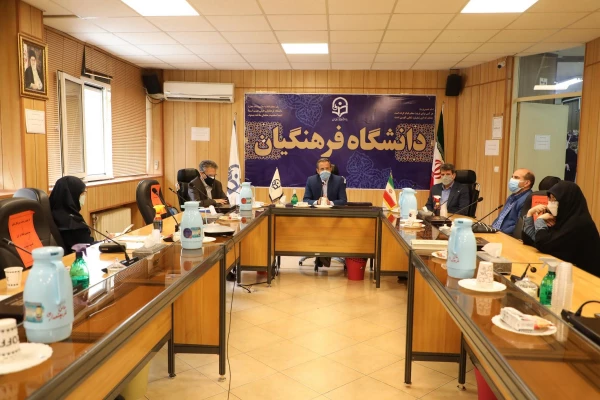 یکی از دستاوردهای مهم دانشگاه فرهنگیان که با همت جمعی صورت گرفته است، در مرأ و منظر مردم قرار گرفتن فعالیت­ های دانشگاه است 3