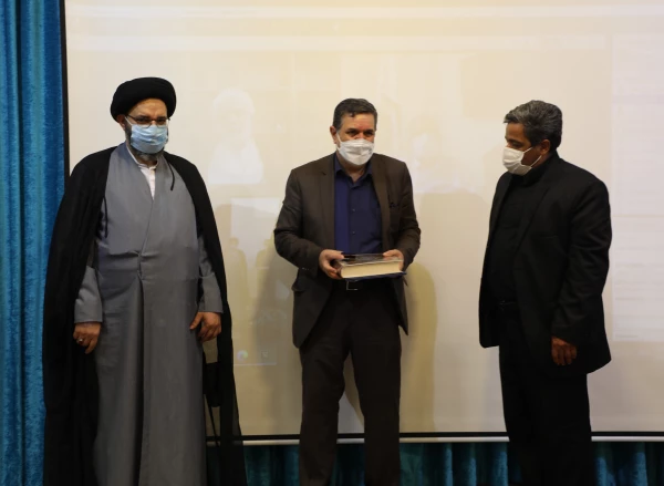 تقدیر قائم مقام ستاد اقامه نماز از رییس دانشگاه فرهنگیان 17