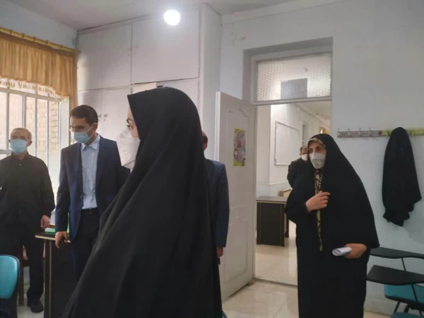 سرپرست دانشگاه فرهنگیان استان لرستان به همراه سرپرست اداره کل آموزش و پرورش استان از مراحل انجام مصاحبه داوطلبان ورود به دانشگاه فرهنگیان بازدید کردند. 4