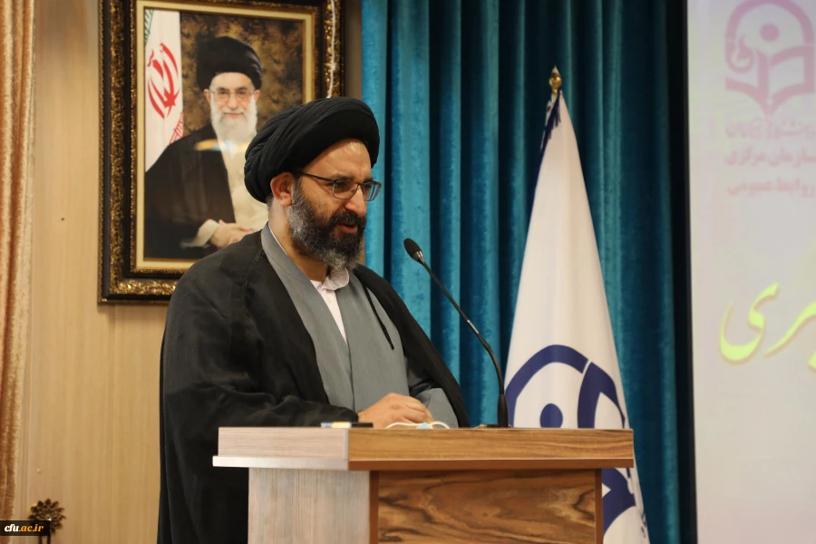 مهم ترین عنصر در نظام تربیتی، تربیت معلم است و صیانت از آن و چالش هایی که اساتید با آن مواجه هستند باید به طور ویژه مورد دقت قرار داشته باشد 2