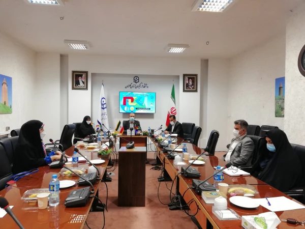 مرجعیت، معیشت و منزلت معلمین سه مولفه مهم مقام معلم می باشد
 3