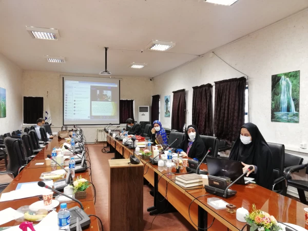 مرجعیت، معیشت و منزلت معلمین سه مولفه مهم مقام معلم می باشد
 6