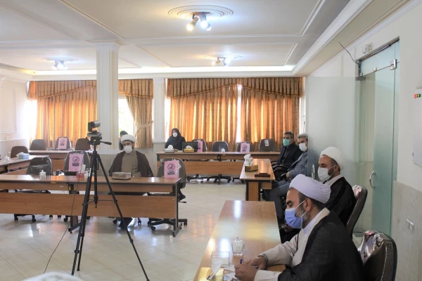 ارائه دروس معارف به صورت غیرحضوری نباید مانع از تاثیرگذاری این دروس شود. 3