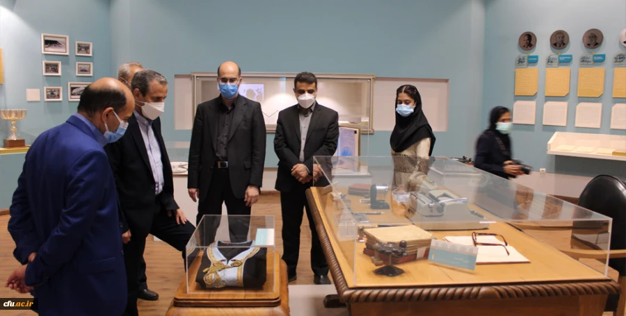 بازدید معاون پژوهش و فناوری دانشگاه فرهنگیان کشور از موزه دانشگاه فردوسی مشهد