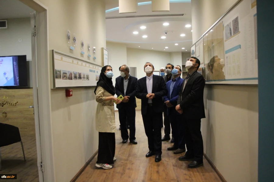 بازدید معاون پژوهش و فناوری دانشگاه فرهنگیان کشور از موزه دانشگاه فردوسی مشهد 11