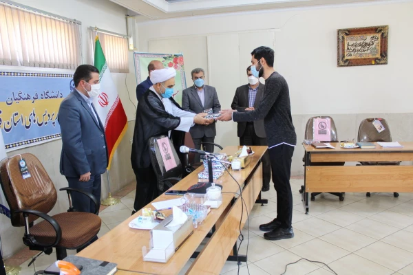 دانشجو معلمان امروز پویاتر و انقلابی تر در صحنه حضور دارند. 17