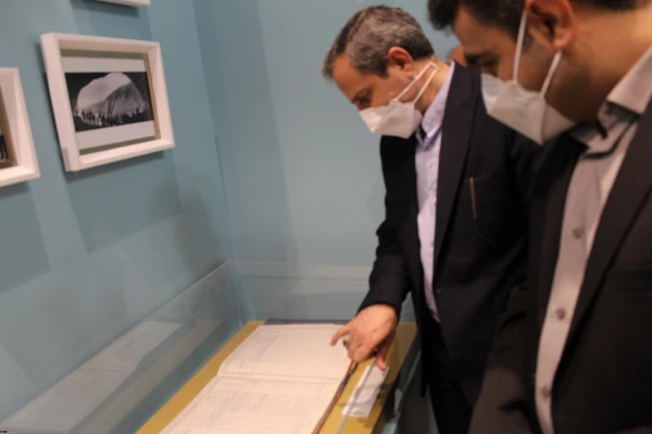 بازدید معاون پژوهش و فناوری دانشگاه فرهنگیان از موزه دانشگاه فردوسی مشهد
 2