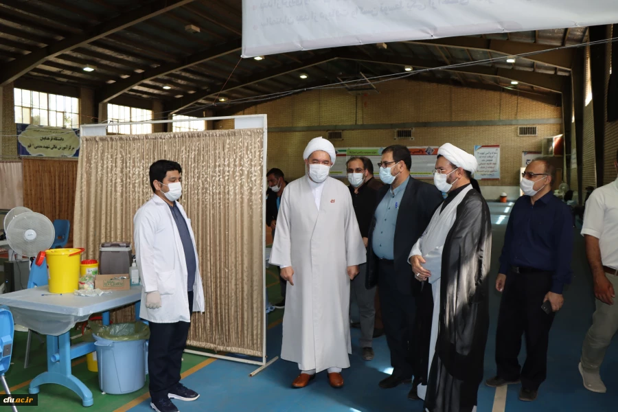 بازدید حمسن محمد پور از پایگاه واکسیناسیون حضرت فاطمه الزهرا(س) مستقر در مرکز شهید مدنی(ره) 5