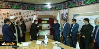 معاون پژوهش و فناوری دانشگاه فرهنگین در رونمایی از مجموعه پنج جلدی «اسناد تاریخی تربیت معلم در ایران» بیان کرد؛

«اسناد تاریخی تربیت معلم در ایران» دستمایه تحقیقات علمی خواهد بود
