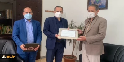 معاون پژوهش و فناوری دانشگاه در مراسم تقدیر از  اعضای هیات علمی مجری طرح های فرصت پژوهشی تربیت حرفه ای دانشگاه فرهنگیان

معیارهای شایستگی عضو هیئت علمی دانشگاه فرهنگیان صلاحیت های مضاعف است