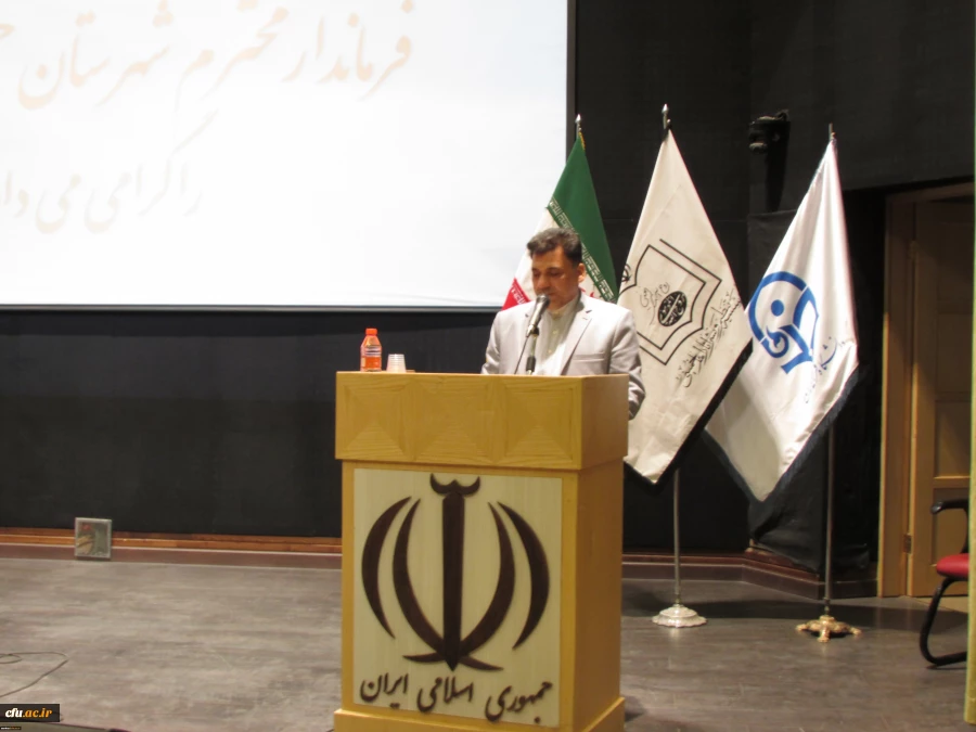 امام خمینی الگویی کامل و زیباترین واژه قرن است  5