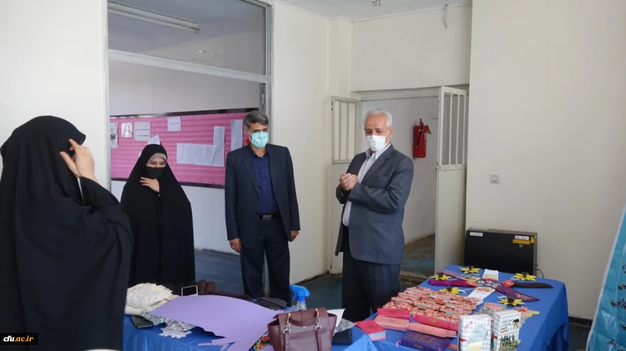 بازدید مدیر امور پردیس های دانشگاه فرهنگیان کردستان از روند ثبت نام حضوری دانشجومعلمان جدیدالورود 17