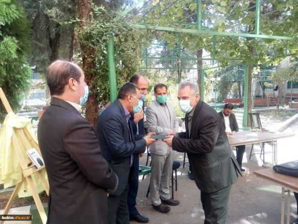 به مناسبت گرامیداشت هفته دفاع مقدس 
مراسم تجلیل از رزمندگان و خانوادهای معظم شهدای پردیس، و رونمایی از کتاب مقر گردویی نوشته دانشجومعلم پردیس علیرضا کریمی در پردیس حکیم فردوسی برگزارشد 7