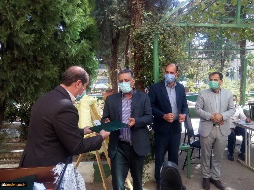 به مناسبت گرامیداشت هفته دفاع مقدس 
مراسم تجلیل از رزمندگان و خانوادهای معظم شهدای پردیس، و رونمایی از کتاب مقر گردویی نوشته دانشجومعلم پردیس علیرضا کریمی در پردیس حکیم فردوسی برگزارشد 8