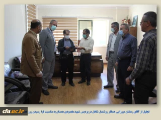 در پردیس شهید مقصودی همدان انجام شد:

تجلیل از همکار روشندل به مناسبت روز عصای سفید
