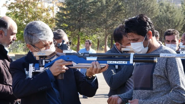 مسابقه تیراندازی با تفنگ بادی ویژه اساتید و کارکنان دانشگاه فرهنگیان کردستان
 7