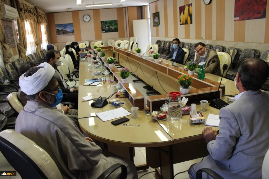 اساتید گروه معارف در تحقق اهداف سند جامع دانشگاه فرهنگیان، مسئولین را یاری کنند. 3