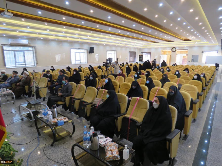 نشست تخصصی سیری در نهج البلاغه با محوریت منزلت زن و جایگاه خانواده
 9