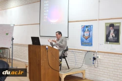 دانشجو، معلمی را در کارورزی عملا تجربه می کند. 2