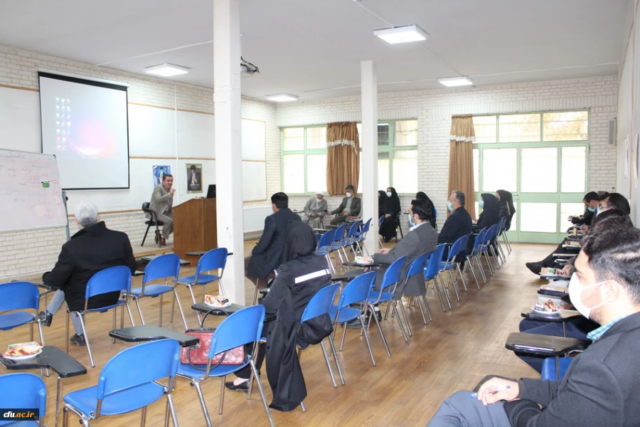 دانشجو، معلمی را در کارورزی عملا تجربه می کند. 3